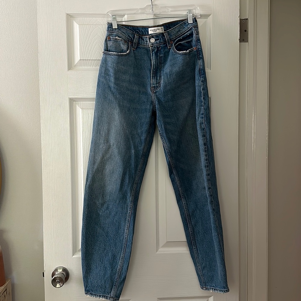 ABERCROMBIE & FITCH 80’s Mom High Rise Jeans